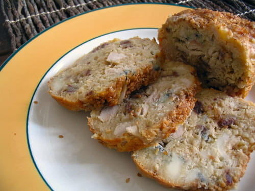Cake au poulet, roquefort et dattes