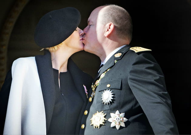 Petit bisous entre Charlène de Monaco et le prince Albert II en 2014