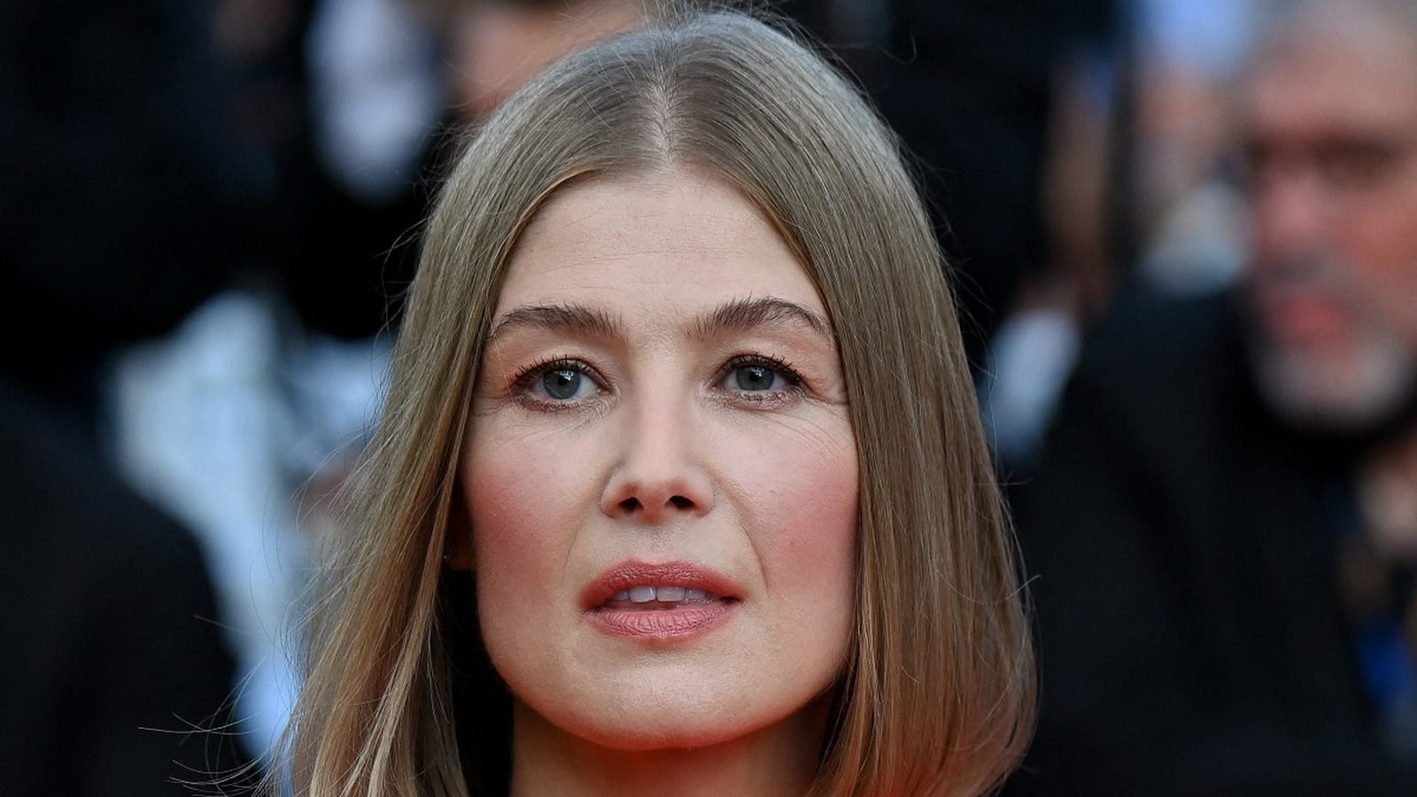 Rosamund Pike sans frange