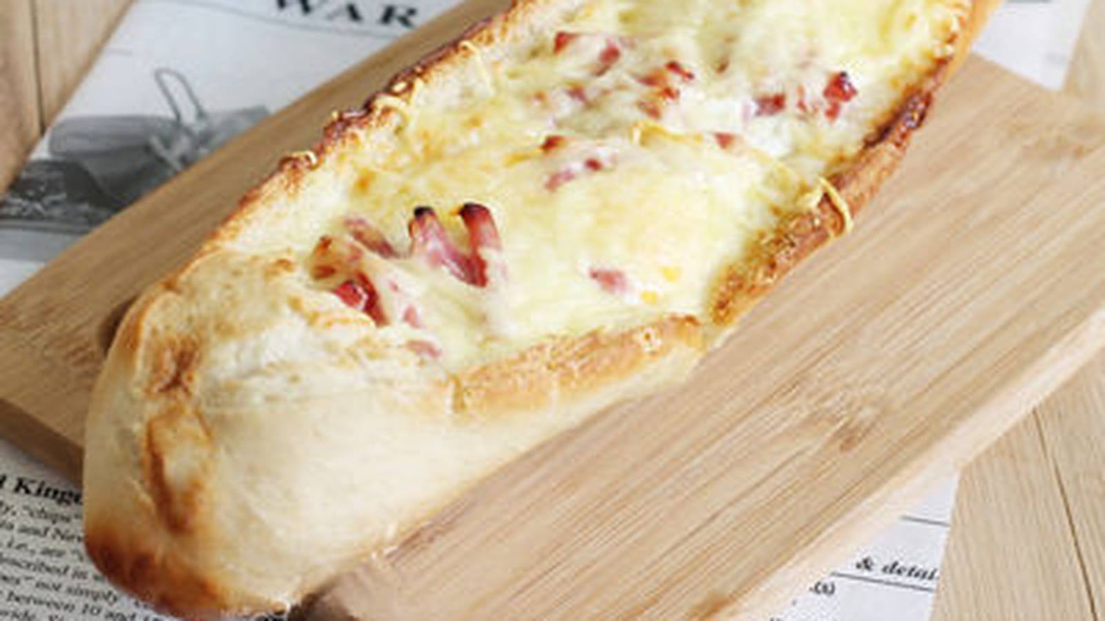 Oeufs cocottes "Egg Boat" aux allumettes de jambon
