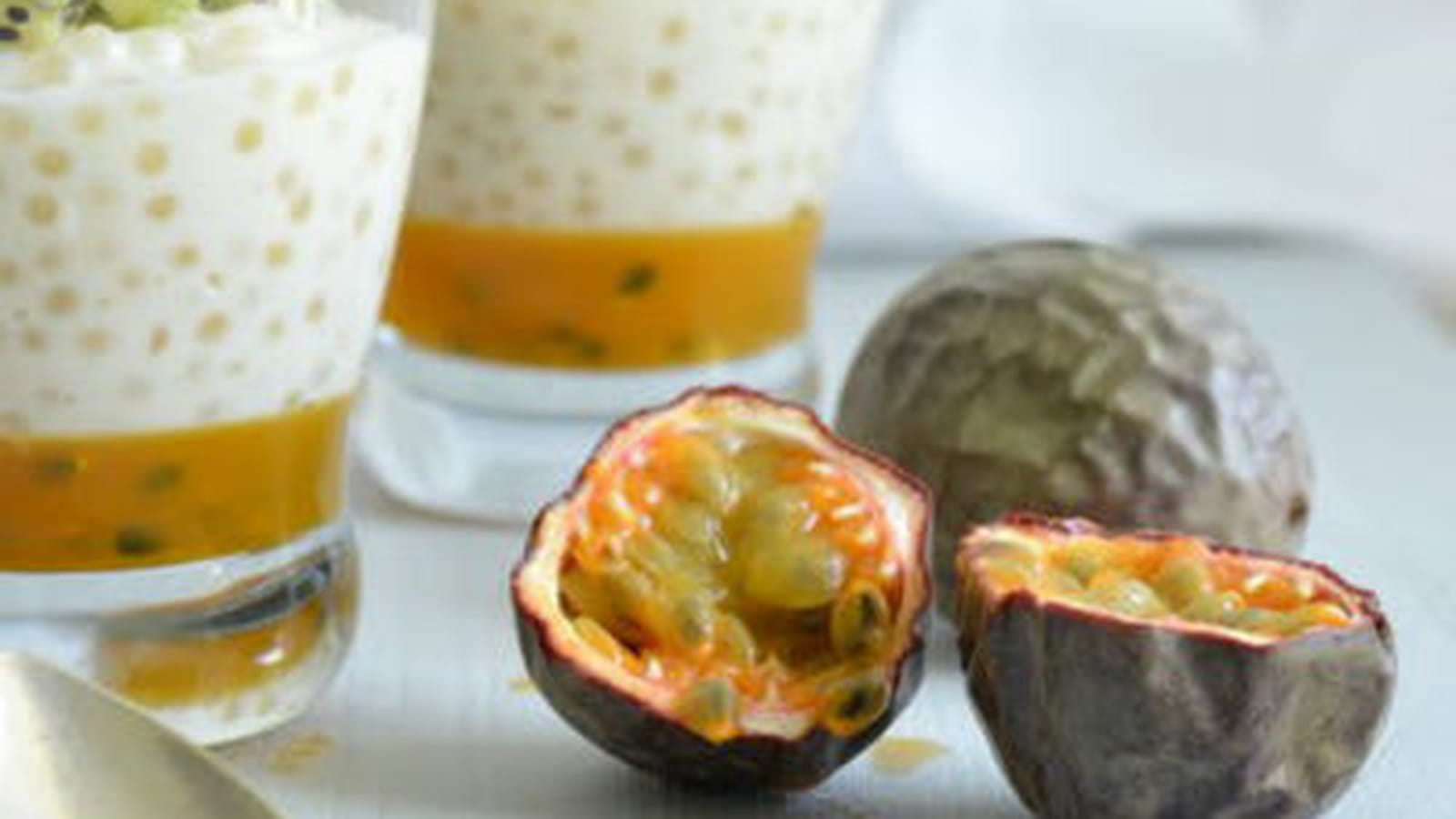 Verrines aux perles du Japon, gelée de fruits de la passion, kiwi