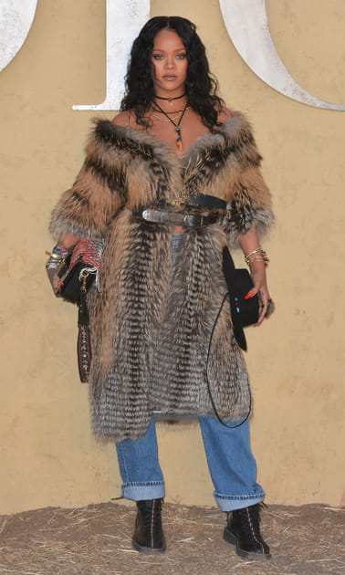 Rihanna en manteau fourrure