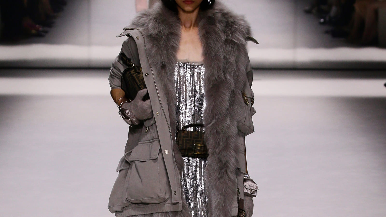 Look 16
