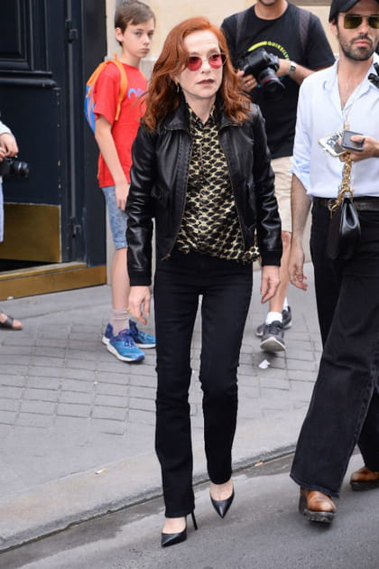 Isabelle Huppert au d&eacute;fil&eacute; Schiaparelli