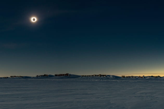 Le monde a assist&eacute; &agrave; une exceptionnelle &eacute;clipse solaire totale observ&eacute;e depuis WAIS Divide en Antarctique
