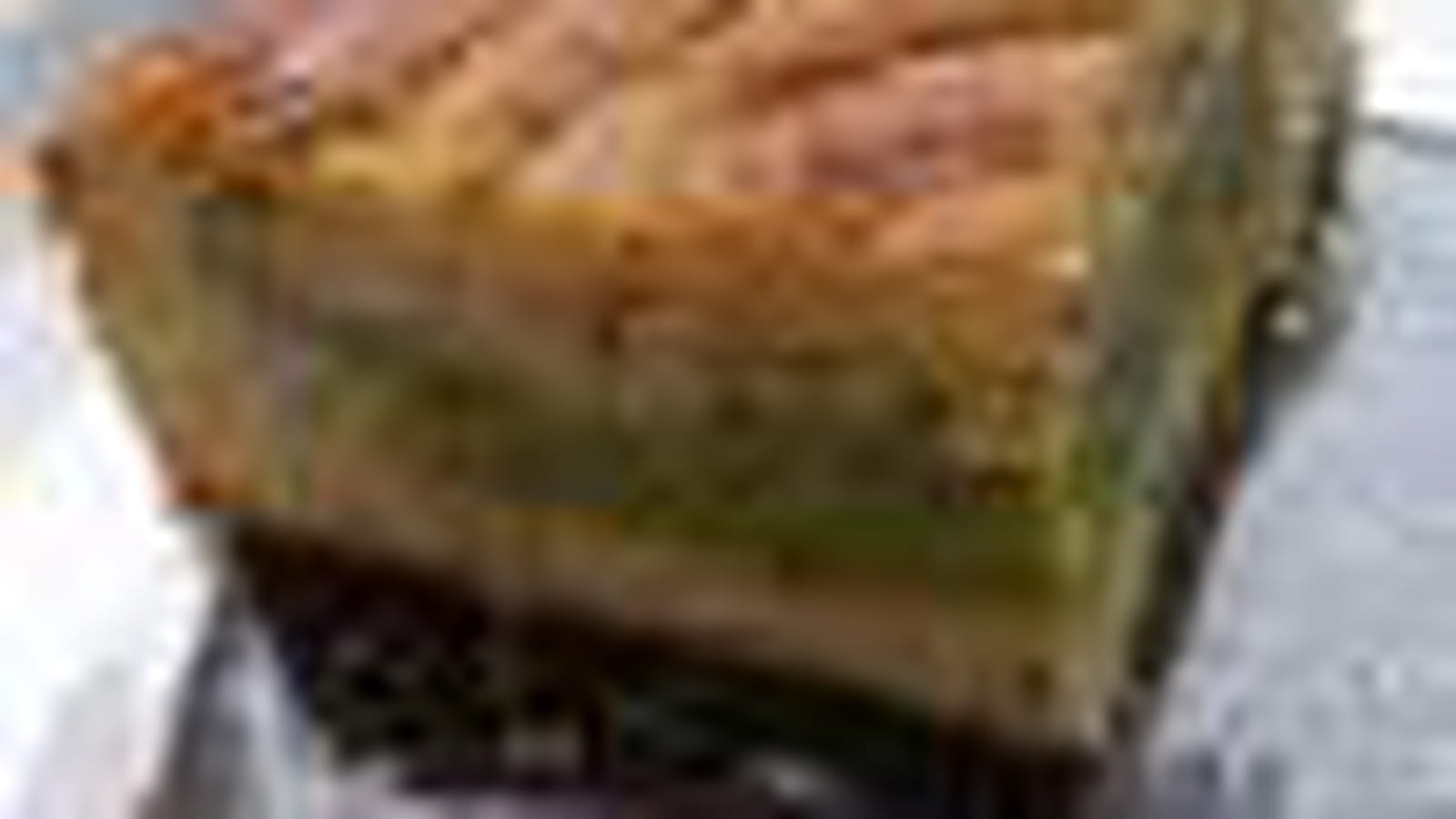 Gâteau basque, thé matcha, noisettes