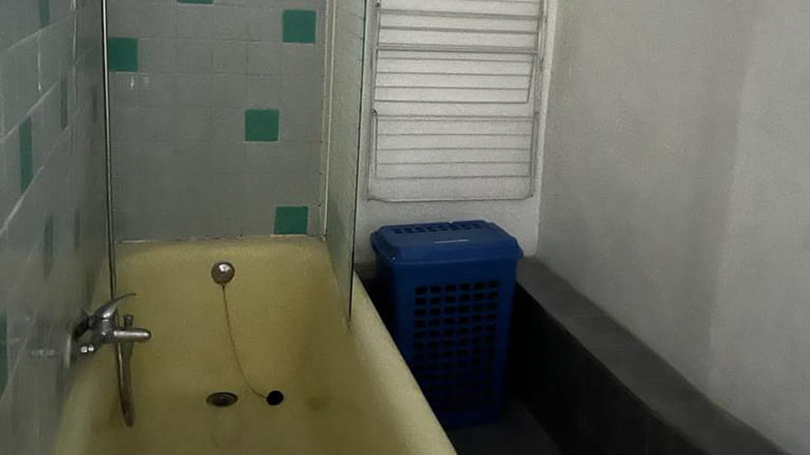 Salle de bains avant