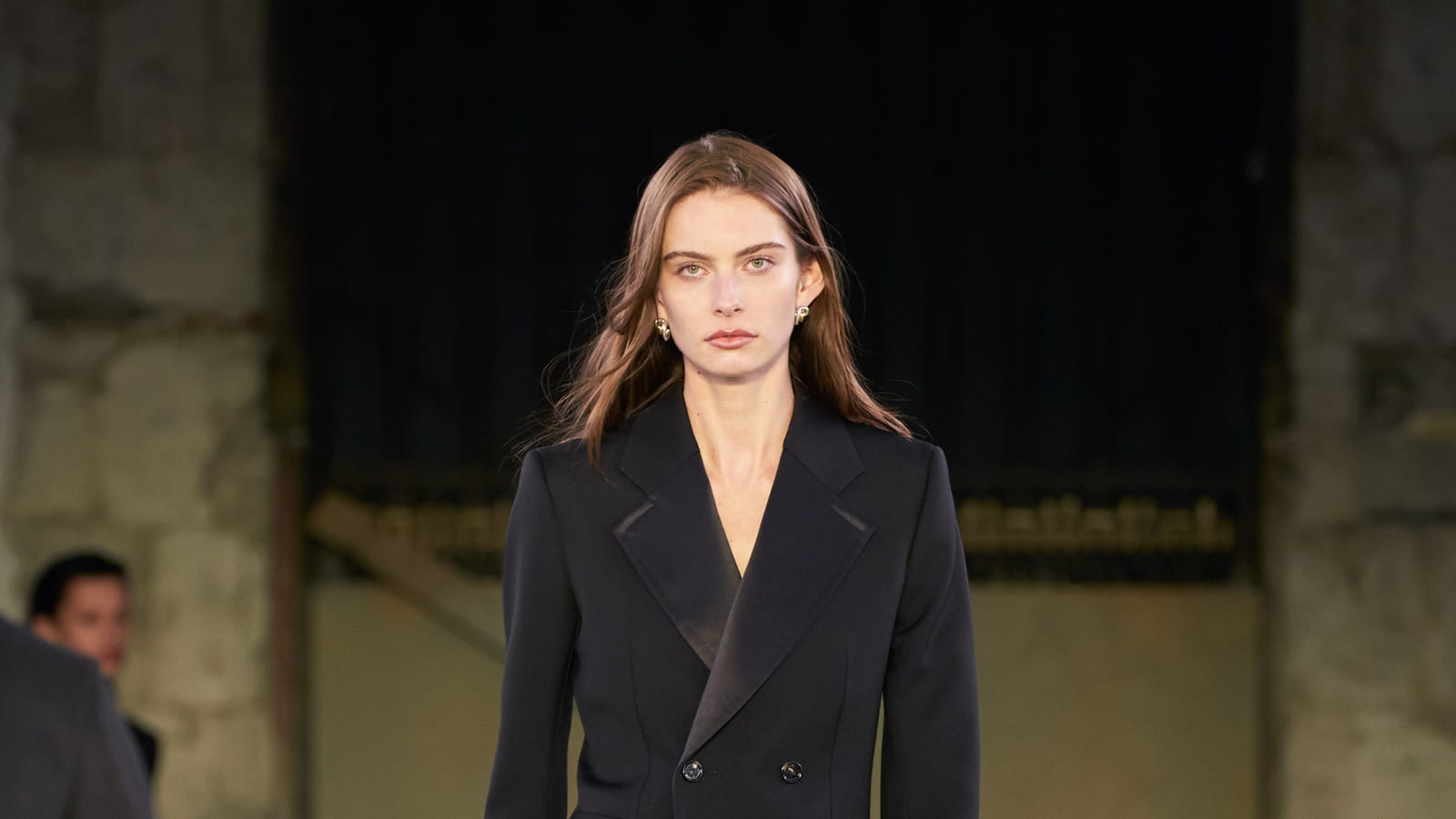 Look 16