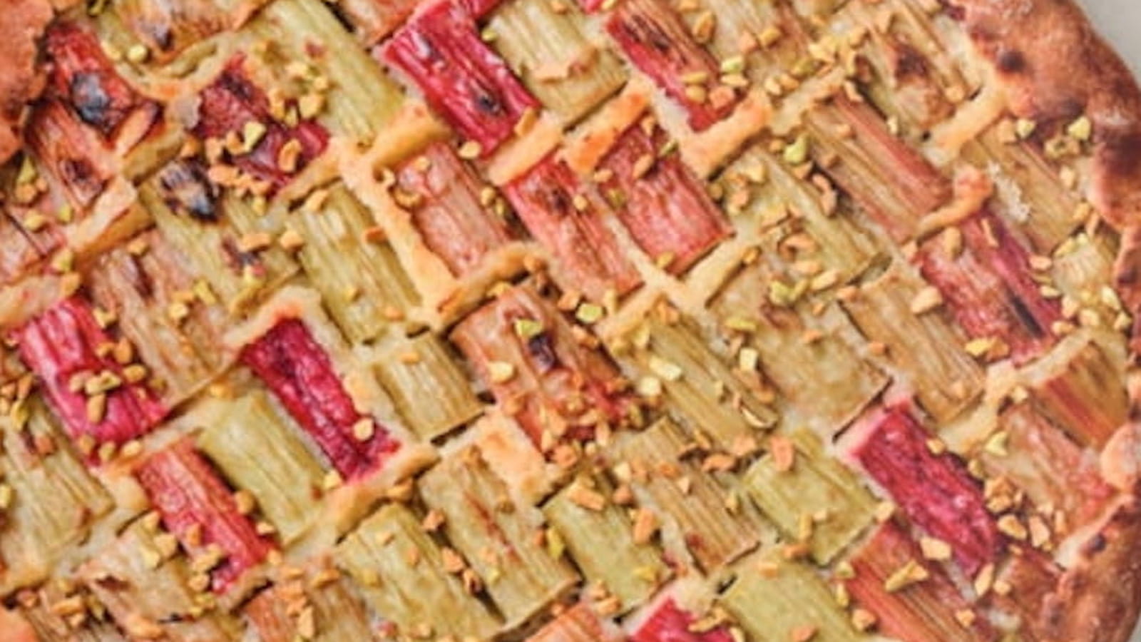 Tarte à la rhubarbe et à la crème d'amandes