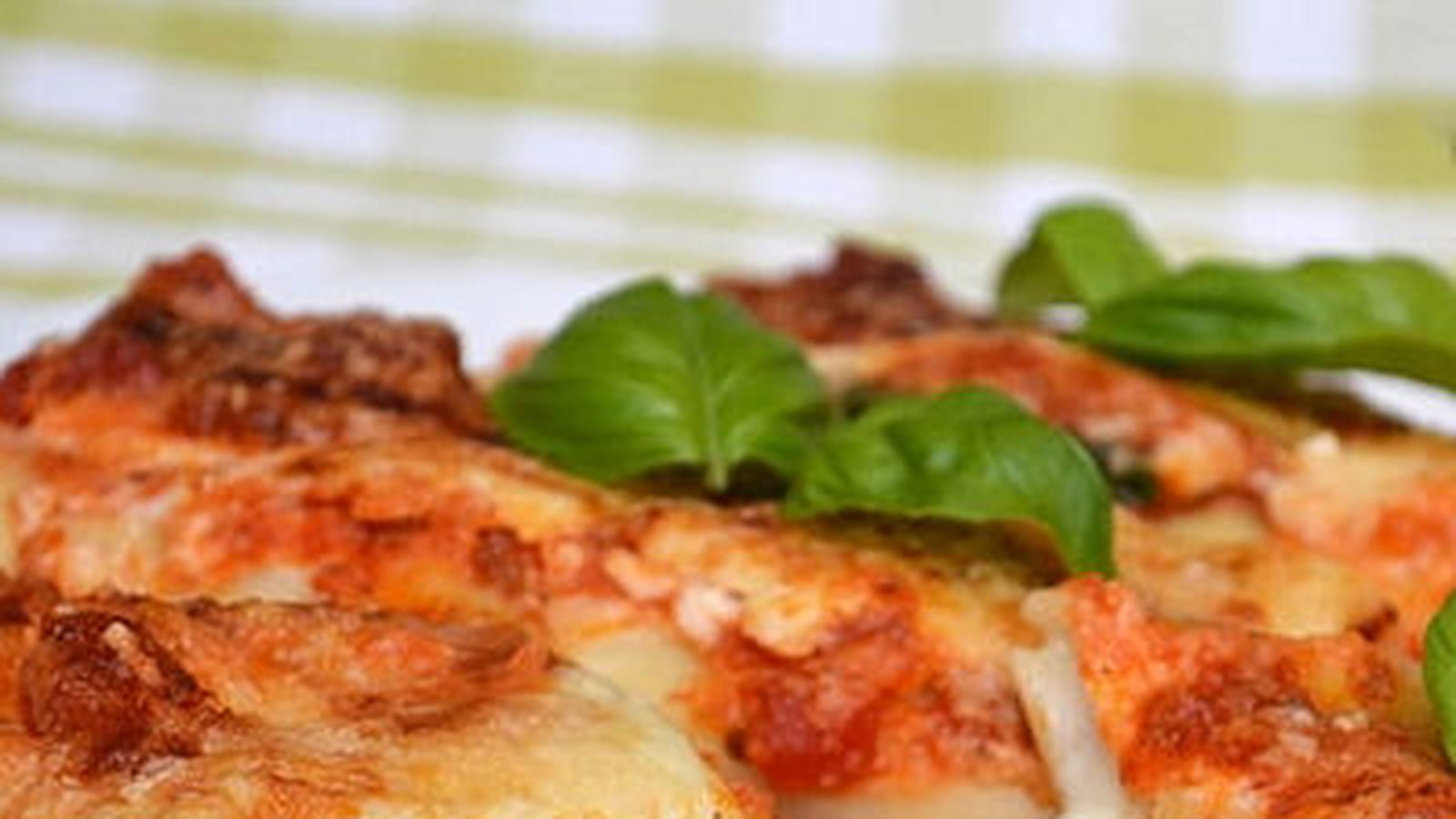 Lasagne bolognaise roulée au jambon et épinards, béchamel au parmesan