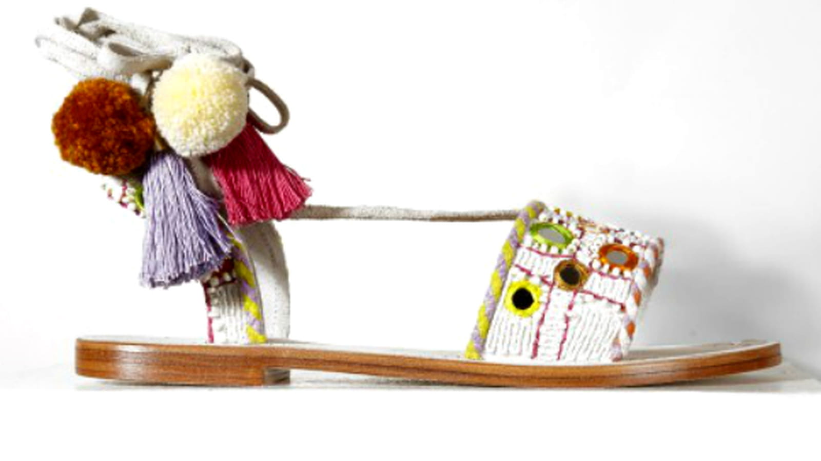 Sandales Nootki de Antik Batik   Sandales en cuir brodes  la main multicolores de Antik Batik    195 euros
