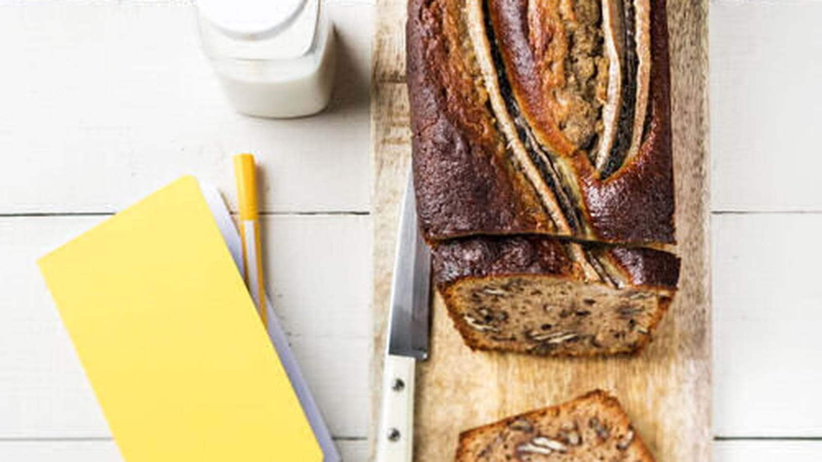 Cake moelleux à la banane et aux noix de pécan