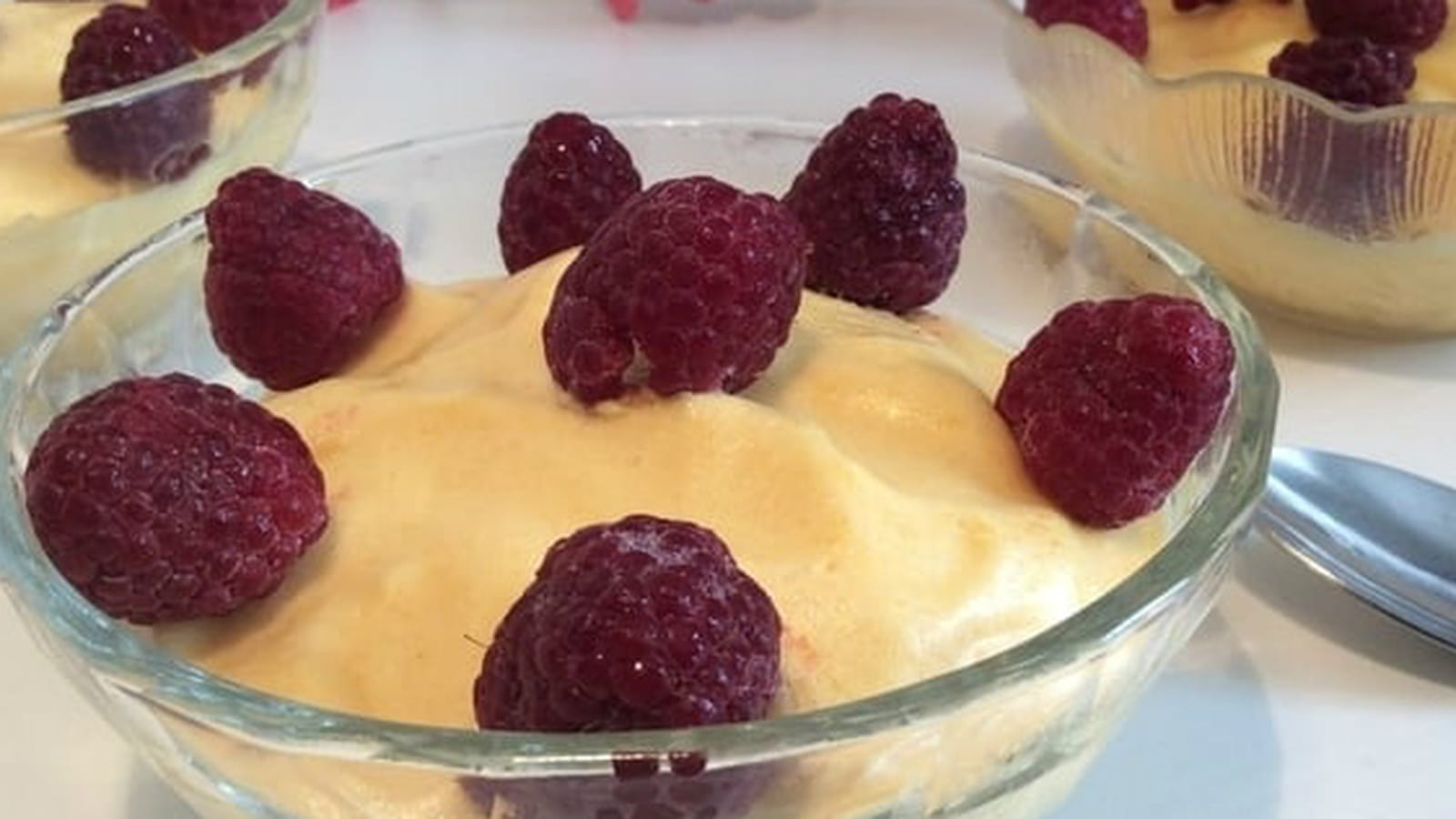 Mousse de mangue glacée