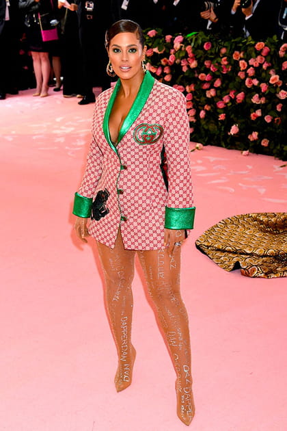 Ashley Graham en blazer imprimé Gucci