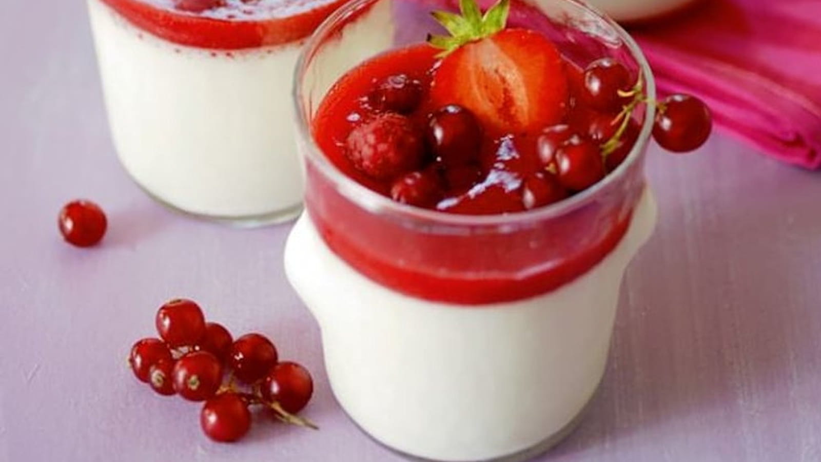 Panna cotta au lait de coco et aux fruits rouges