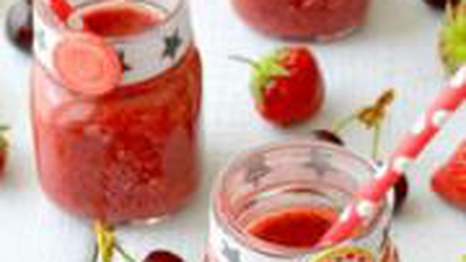 Jus aux fraises, aux cerises et au citron vert