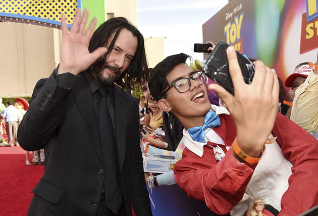 Keanu Reeves salue les fans de Toy Story &agrave; Los Angeles