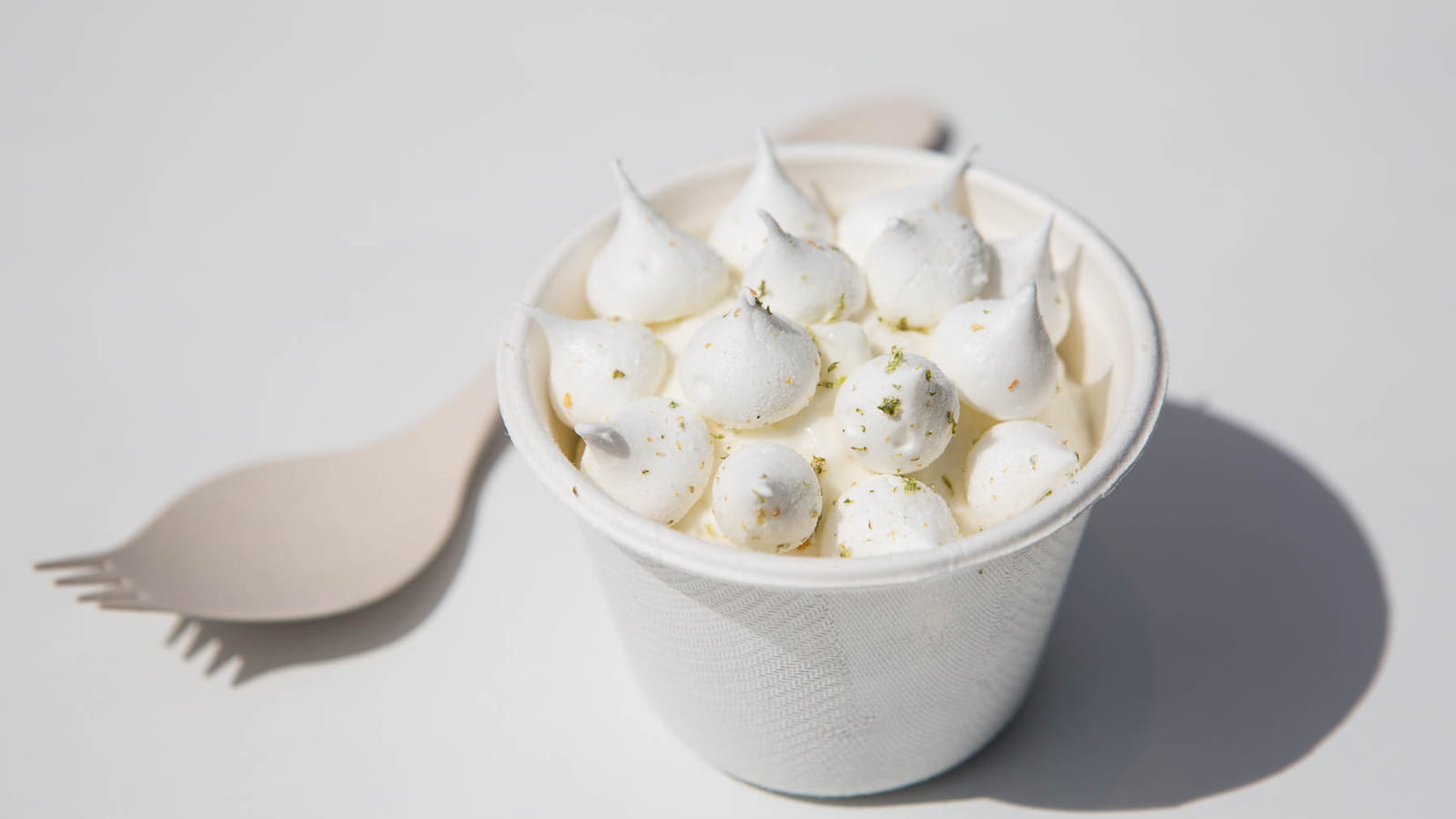 "Citron comme une tarte, meringue croustillante, sorbet basilic" 