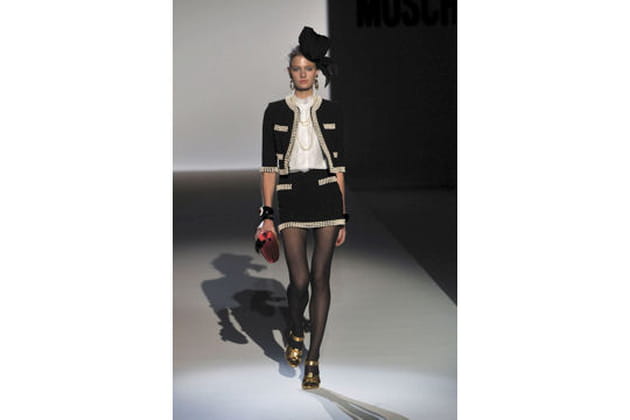 Moschino joue avec la mode