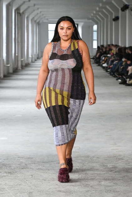 Robe tube en maille multicolore aper&ccedil;ue sur le d&eacute;fil&eacute; Eckhaus Latta