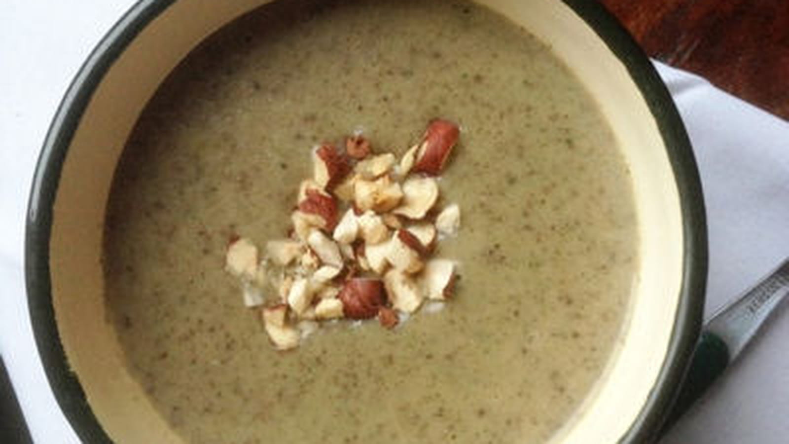  Velouté de champignons au persil et noisettes