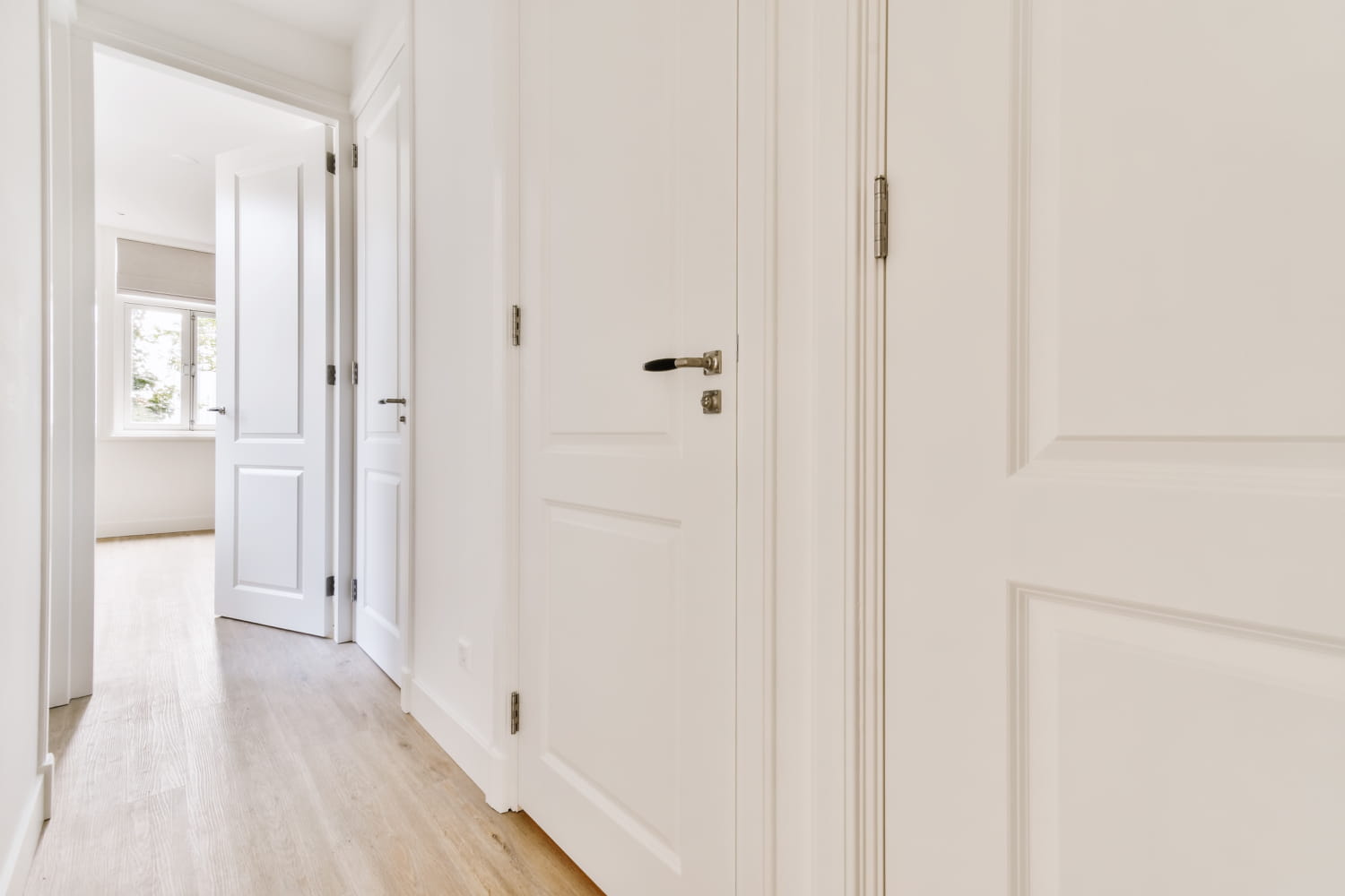 This amazing product rebels any white surface by giving a wooden effect