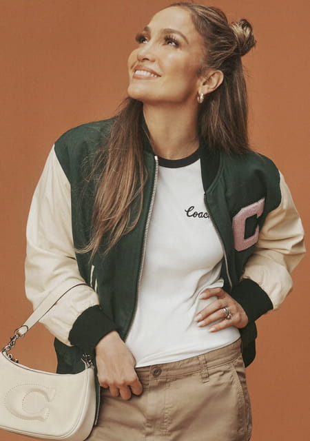 Jennifer-Lopez-campagne-Coach-space-buns