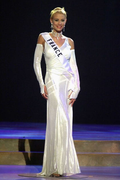 Élodie Gossuin en robe blanche satinée