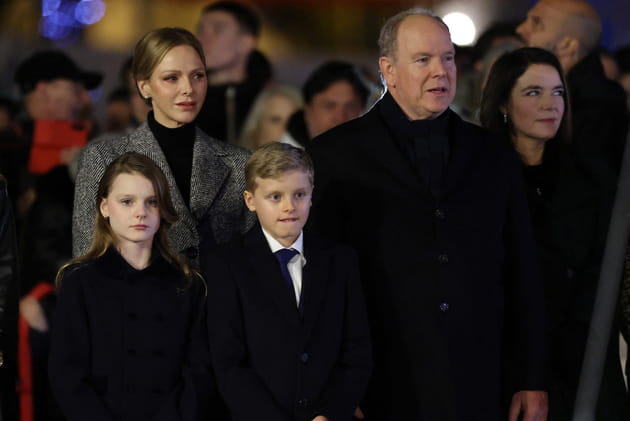 Charl&egrave;ne, Albert et les enfants bravent le froid pour la Sainte-D&eacute;vote &agrave; Monaco - PHOTOS