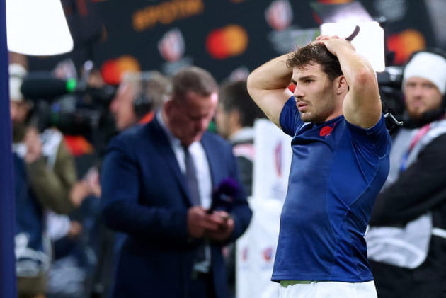 Antoine Dupont, star du XV de France, frustr&eacute; par la d&eacute;faite