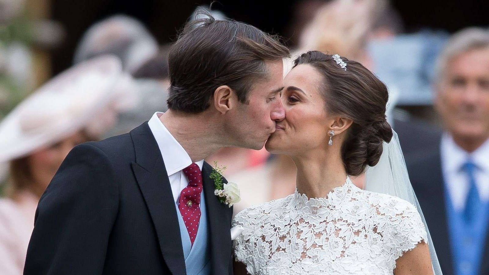 Pippa sublime mariée, prince George en larmes, Kate à genoux...  [PHOTOS]