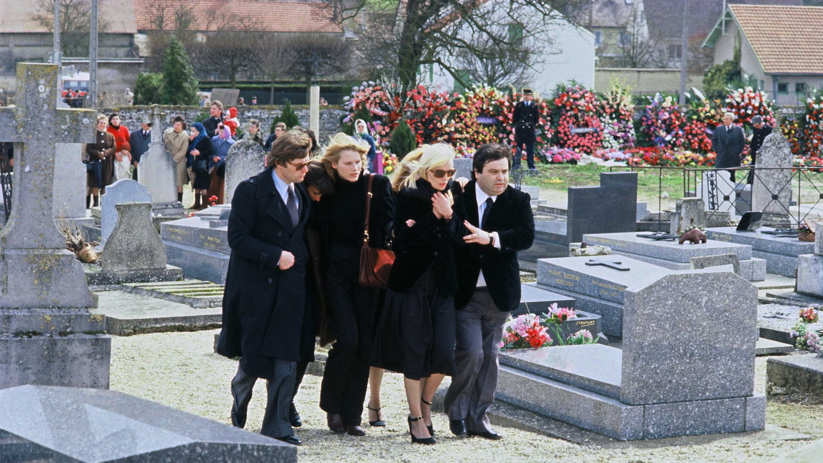La famille du chanteur à son enterrement en 1978