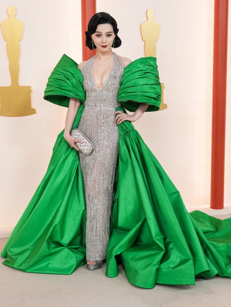 Fan Bingbing en robe argentée à détails verts Tony Ward