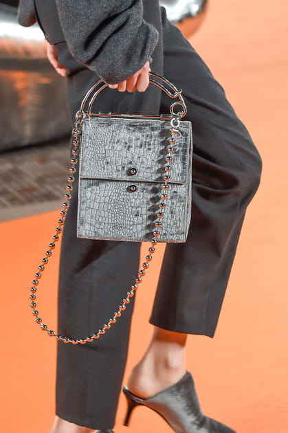 Le sac velours du d&eacute;fil&eacute; Opening Ceremony