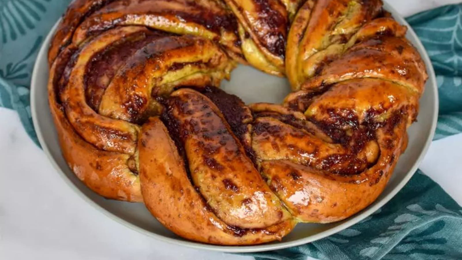 Babka pistache & cerise