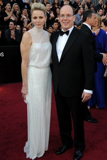 Charl&egrave;ne de Monaco en robe longue blanche Akris