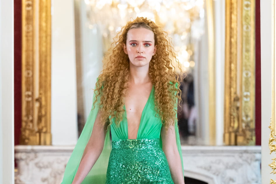 La demiqueue de cheval ultra bouclée vue chez La Métamorphose