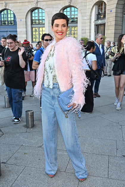 Cristina Cordula en jean et fourrure rose