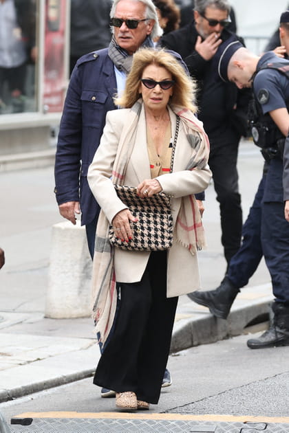 Nicole Calfan arrive aux fun&eacute;railles de Jane Birkin
