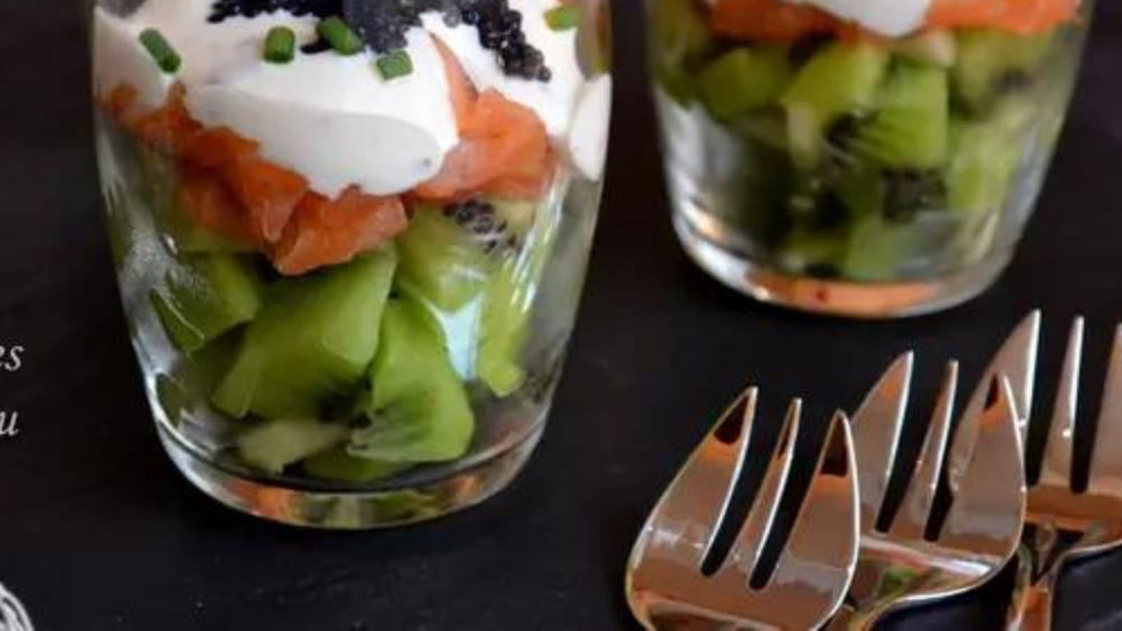 Verrines kiwi, saumon fumé et fromage frais