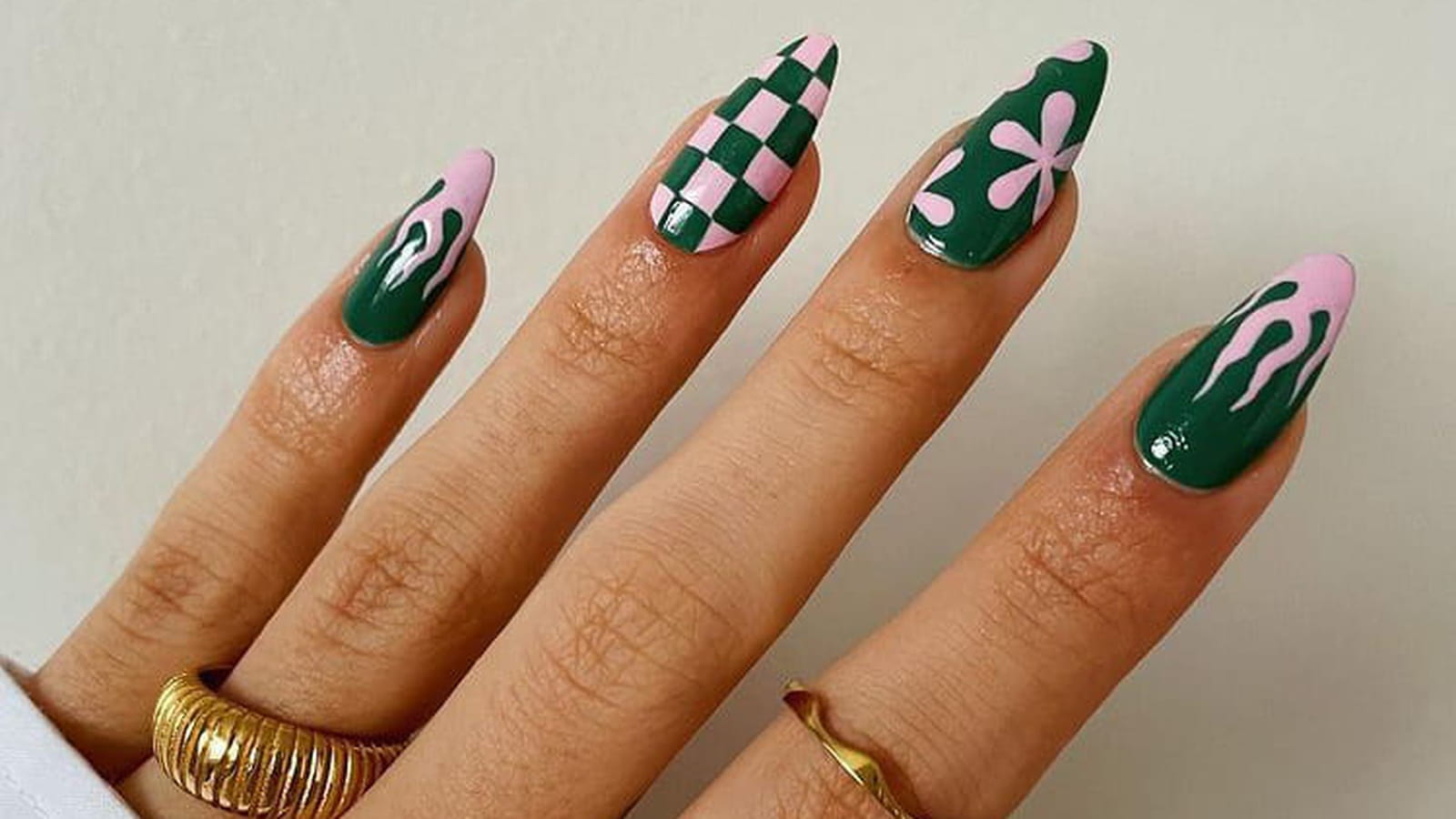 Manucure à motifs girly