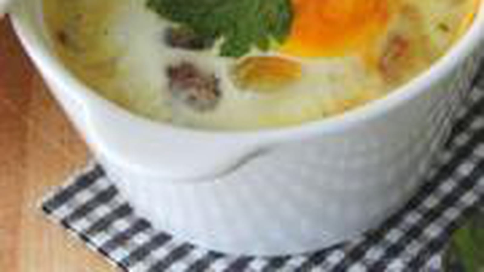 Oeufs cocottes pommes de terre grenaille, cancoillotte et viande des grisons