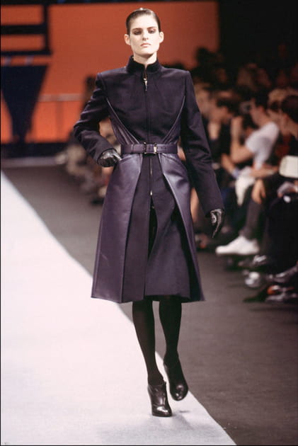 D&eacute;fil&eacute; Thierry Mugler automne-hiver 2001-2002