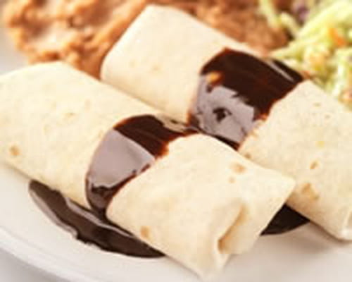 Wraps aux pommes, coulis de chocolat et chantilly