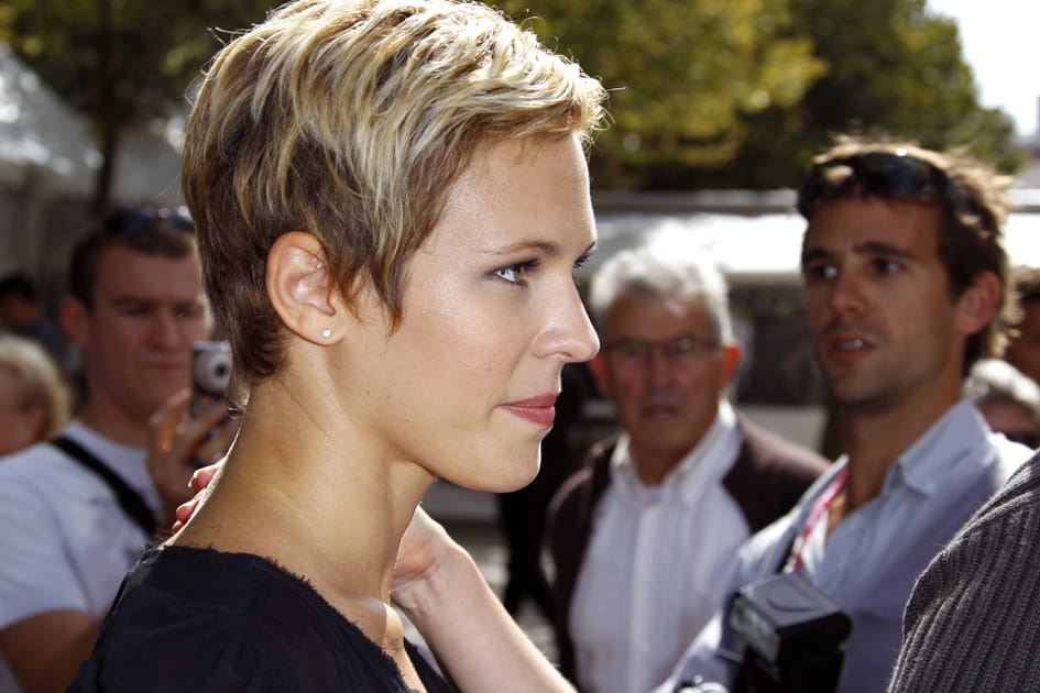 Lorie, unique avec sa coupe gar&ccedil;onne