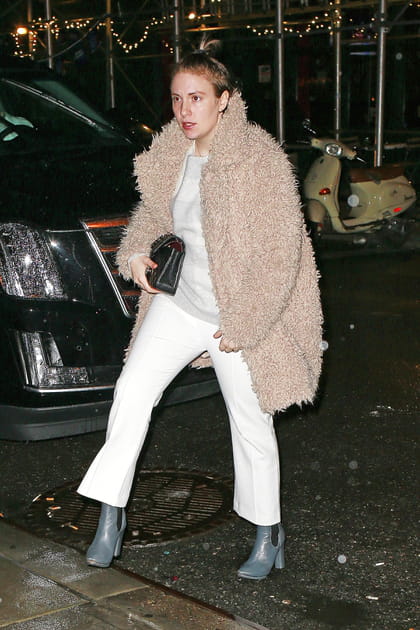 Lena Dunham en manteau façon mouton
