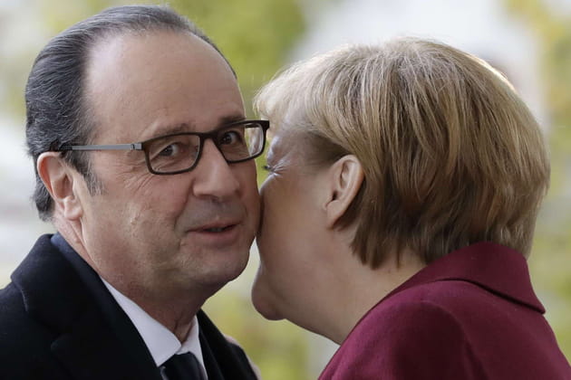 Fran&ccedil;ois Hollande et Angela Merkel, pas en bise-bille