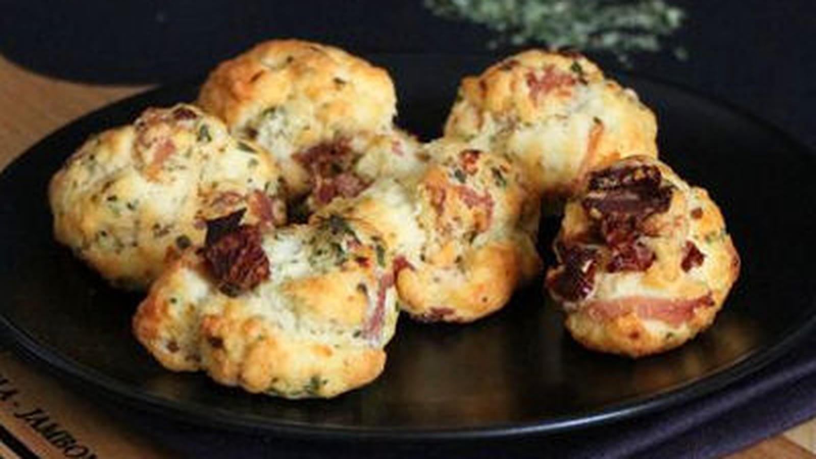 Cookies italiens au jambon cru, parmesan et tomates basilic