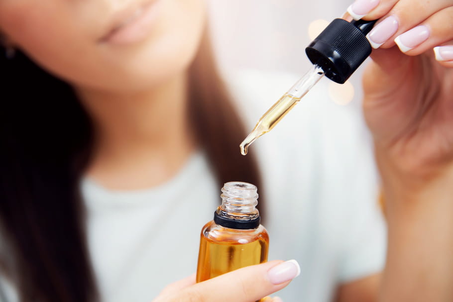 L'huile de jojoba, source de beauté pour la peau et les cheveux