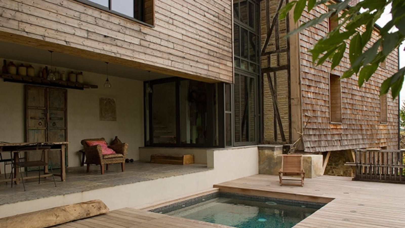 Une piscine carrée ultra compacte